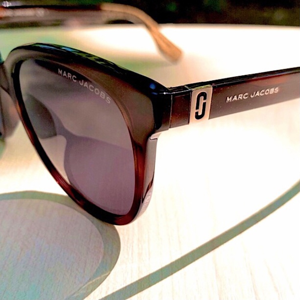 Marc Jacobs NEW & AUTHENTIC sunglasses and case.